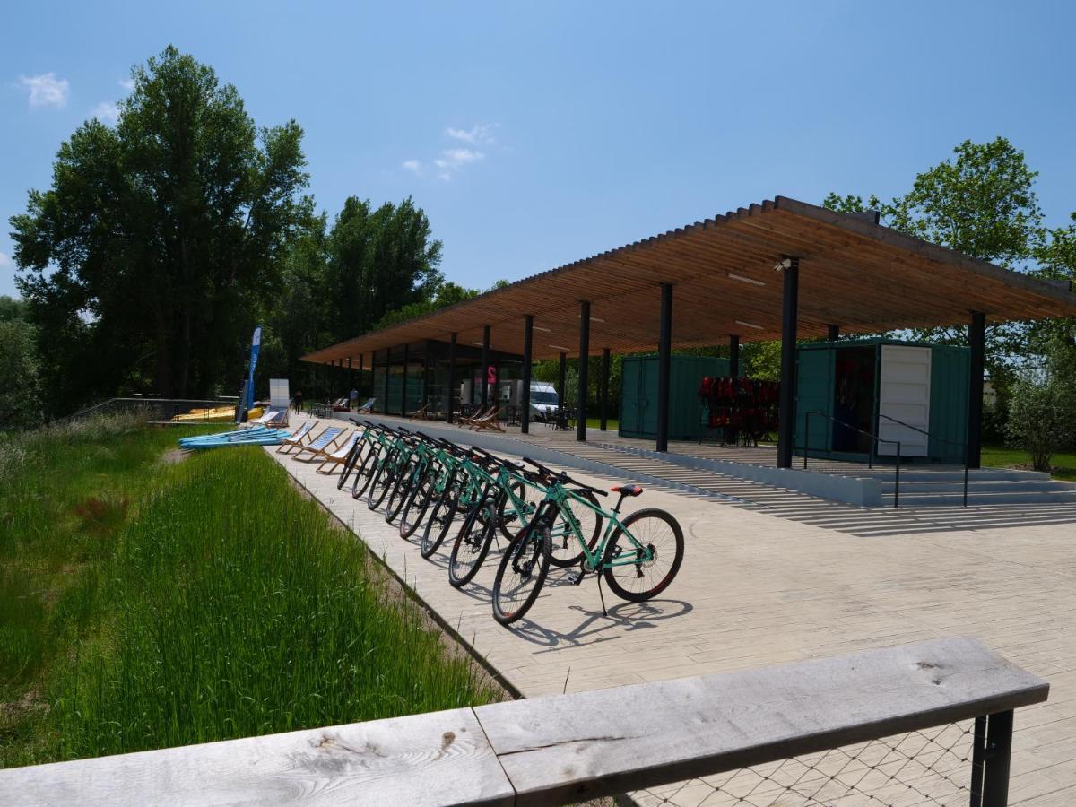 Tente Lodge Pour 5 Personnes En Bordure De La Riviere Allier Au Sein D'Un Petit Camping Saint-Yorre Luaran gambar