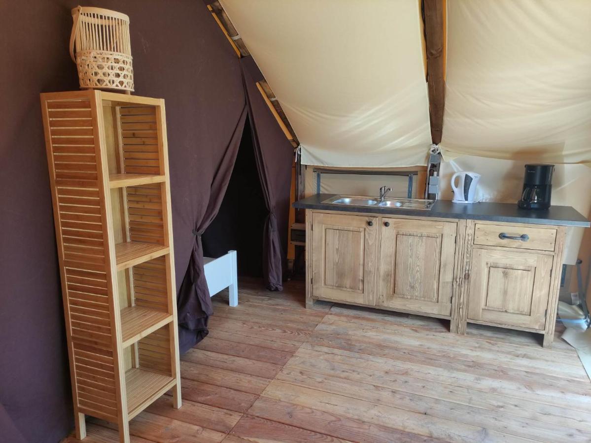 Tente Lodge Pour 5 Personnes En Bordure De La Riviere Allier Au Sein D'Un Petit Camping Saint-Yorre Luaran gambar